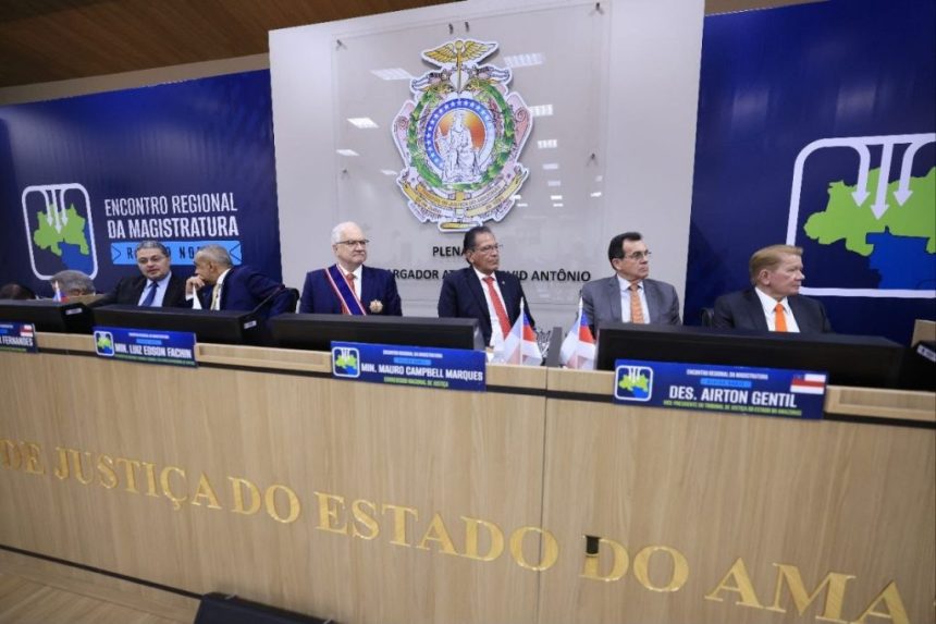 Roberto Cidade pede união dos poderes para defender a Zona Franca de Manaus durante encontro da magistratura em Manaus