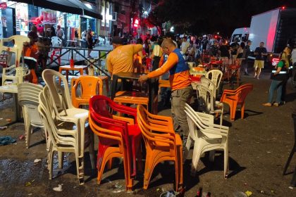 Prefeitura de Manaus realiza fiscalização praça da Saudade e rua Simão Bolívar e apreende 15 materiais por ocupação irregular