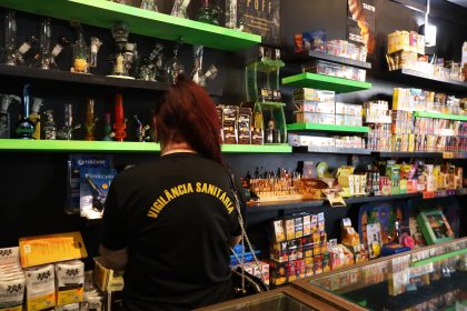 Vigilância Sanitária do DF registra apreensões e autuações por venda irregular de cigarros eletrônicos em 2026