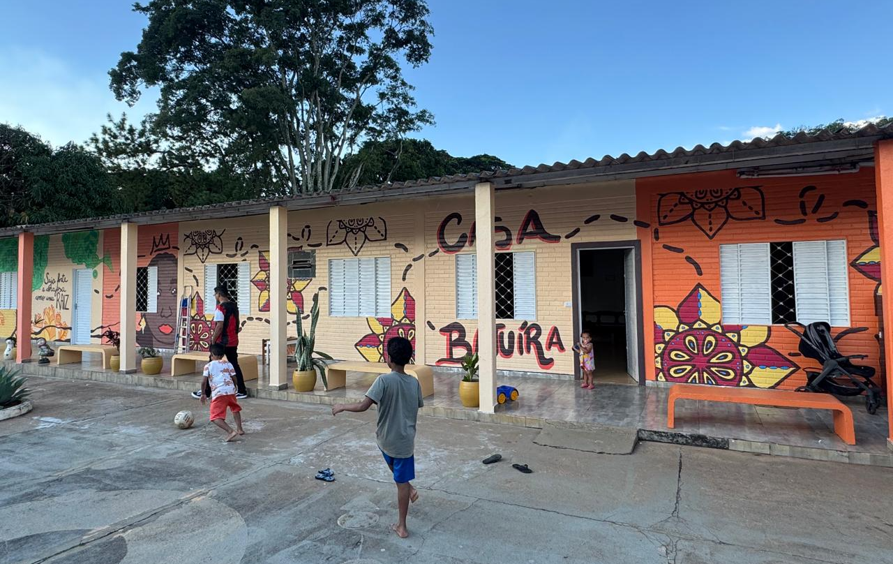 Acolhimento conjunto no Distrito Federal mantém vínculos familiares e atende 24 pessoas em Ceilândia desde março