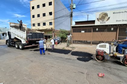 Sol Nascente recebe operação de tapa-buracos e inicia pavimentação em chácaras do Residencial Gênesis