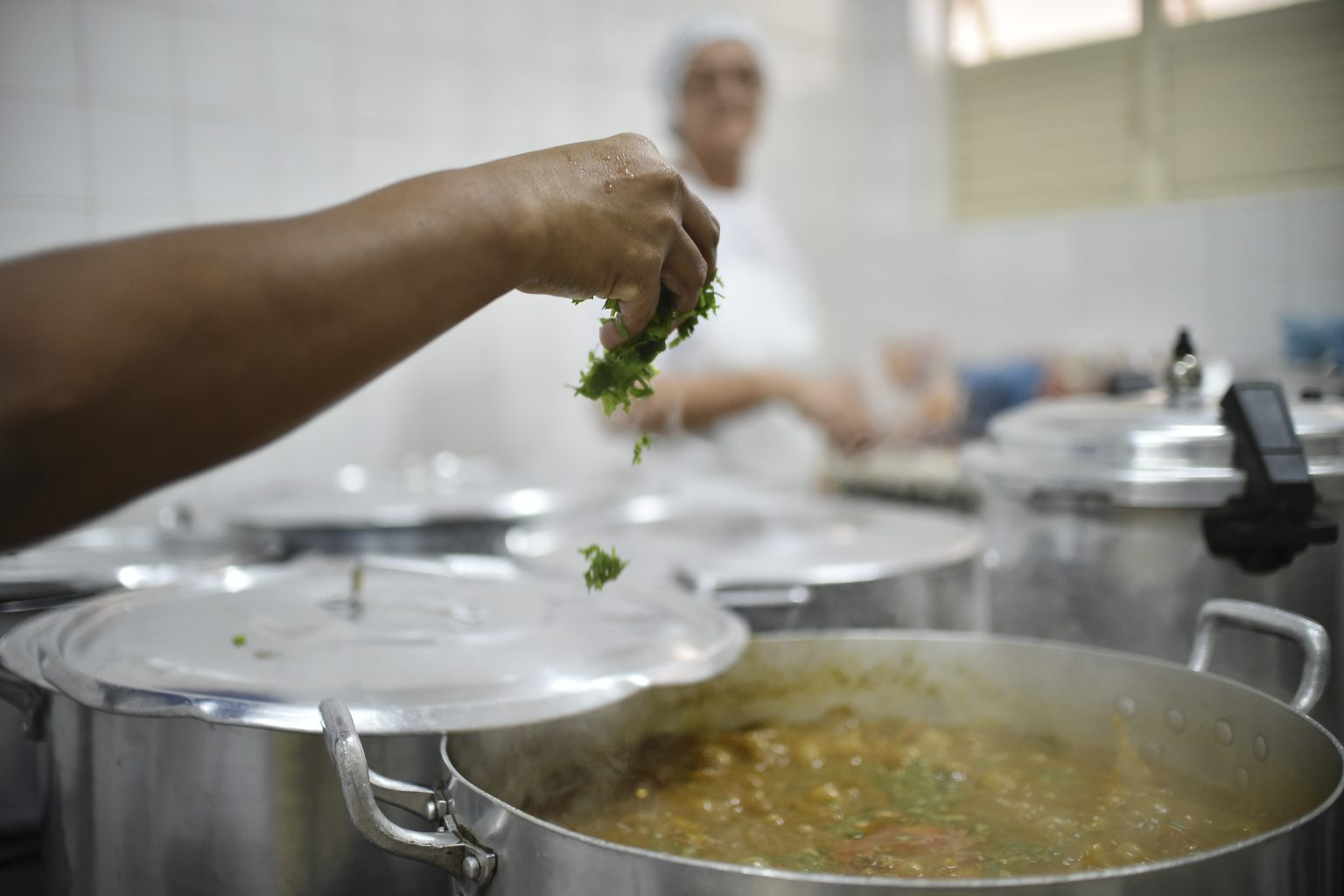 Chamada pública prevê compra de alimentos da agricultura familiar para alimentação escolar do Distrito Federal em 2026