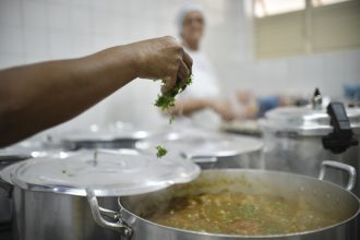 Chamada pública prevê compra de alimentos da agricultura familiar para alimentação escolar do Distrito Federal em 2026