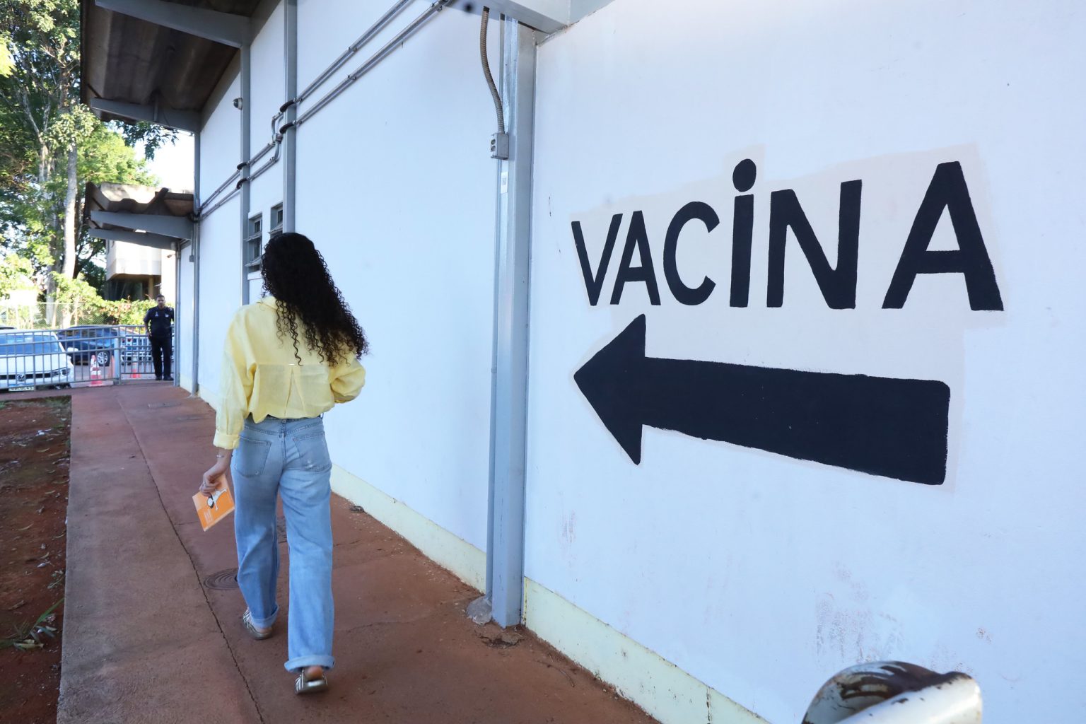 Vacinação no Distrito Federal terá 49 pontos neste sábado para atualizar caderneta de vacinação