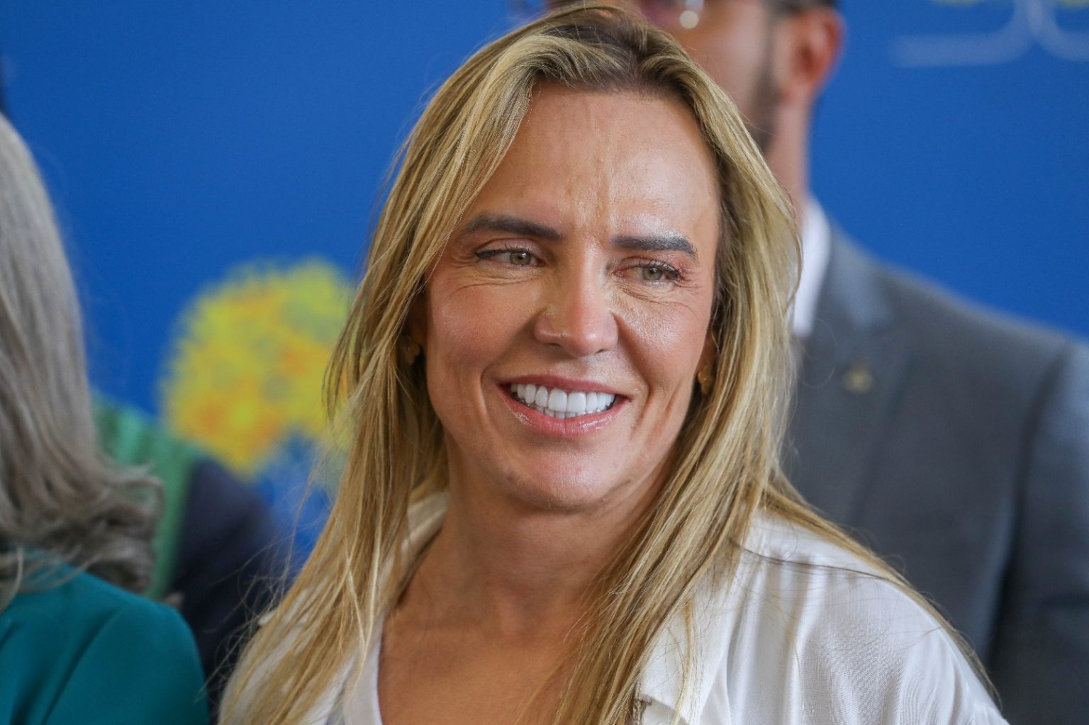 Governadora Celina Leão é internada em Hospital Santa Lúcia para tratar pneumotórax e ficará sob observação