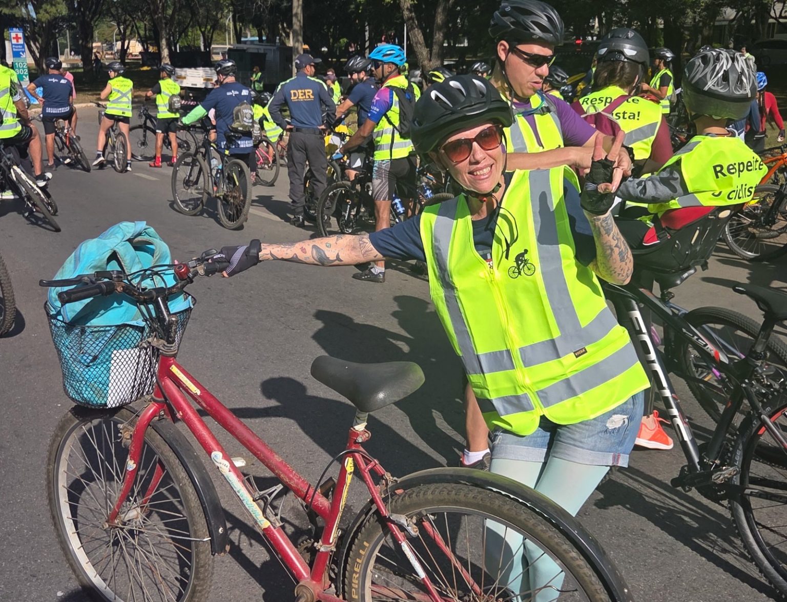 DER-DF encerra campanha Maio Amarelo com passeio ciclístico no Eixão Sul e 700 inscritos