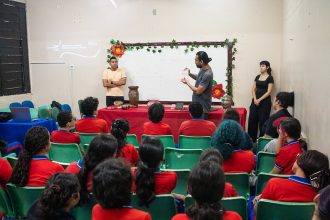 Estudantes de escola estadual conhecem acervos de museus de Manaus em atividade da Semana Nacional dos Museus