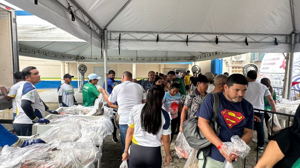 Governo do Amazonas realiza doação de peixe e beneficia famílias com seis toneladas de tambaqui no Governo Presente