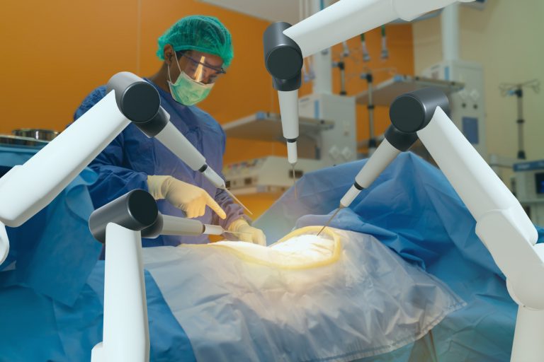 Comissão de Saúde discute cirurgia robótica no tratamento do câncer e formação de médicos