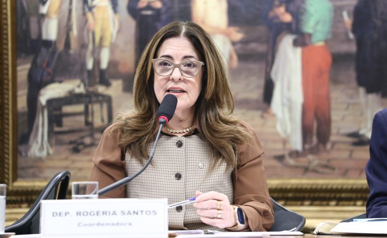 Comissão da Câmara aprova projeto que altera o Estatuto da Criança e do Adolescente e pune adulto sem prova de corrupção