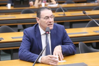 Câmara aprova projeto que equipara assinatura eletrônica com certificado ICP-Brasil ao reconhecimento de firma