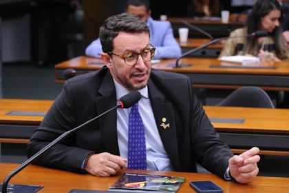 Câmara aprova projeto que prevê demissão por justa causa para trabalhador condenado por maus-tratos a animais