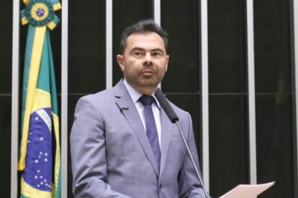Comissão mista vota nesta terça o reajuste do piso salarial da educação básica previsto na MP 1334/26