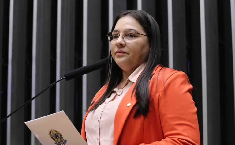 Câmara aprova proibição da participação de menores na publicidade de loterias e jogos de azar
