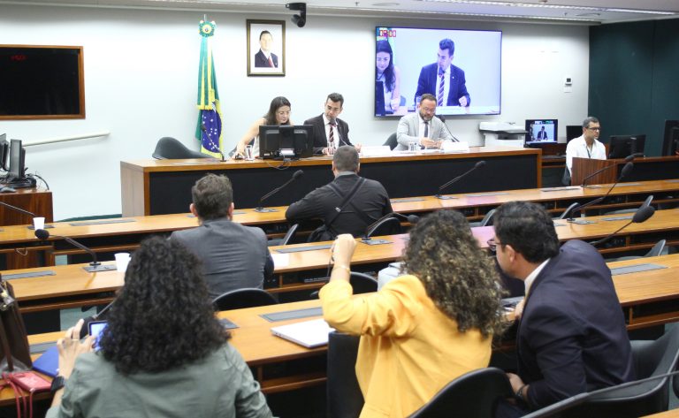 Comissão da Câmara debate controle do tabaco e pede reajuste do preço do maço para reduzir consumo entre jovens