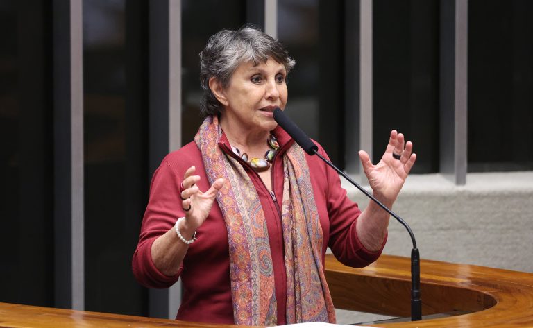 Comissão da Câmara aprova cota mínima de 50% para mulheres em diretorias e conselhos internos