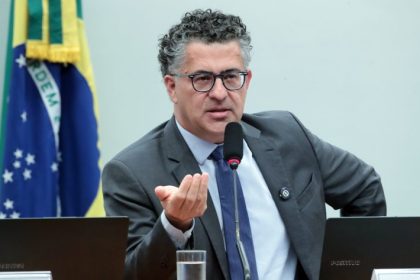Câmara aprova texto que prioriza municípios com leis atualizadas para implantação do 5G e acesso ao Fust