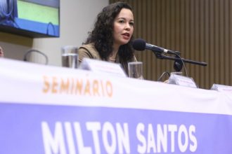 Seminário na Câmara destaca atualidade do pensamento de Milton Santos para debates sobre representatividade e globalização