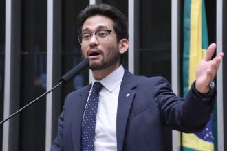 Câmara dos Deputados aprova PL 4822/25 que limita multas a R$ 30 mil e protege recursos do Fundo Partidário