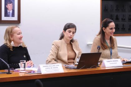 Câmara discute criminalização da misoginia e medidas de regulação e educação para conter a violência online