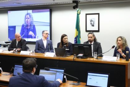 Debate na Câmara aponta dilemas da aplicação da resolução do tse sobre inteligência artificial e desinformação nas eleições