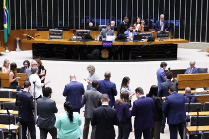 Câmara aprova projeto que amplia transparência sobre despesas de custeio como diárias e passagens e envia ao Senado