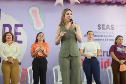 Governo do Amazonas entrega absorventes pelo Programa Dignidade Menstrual e certifica 100 alunas em Manaus