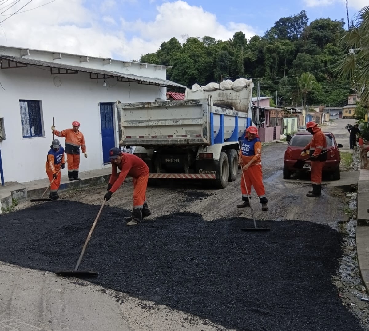 Prefeitura de Manaus intensifica obras de manutenção viária na rua 21 de Maio em Cidade Nova, zona Norte