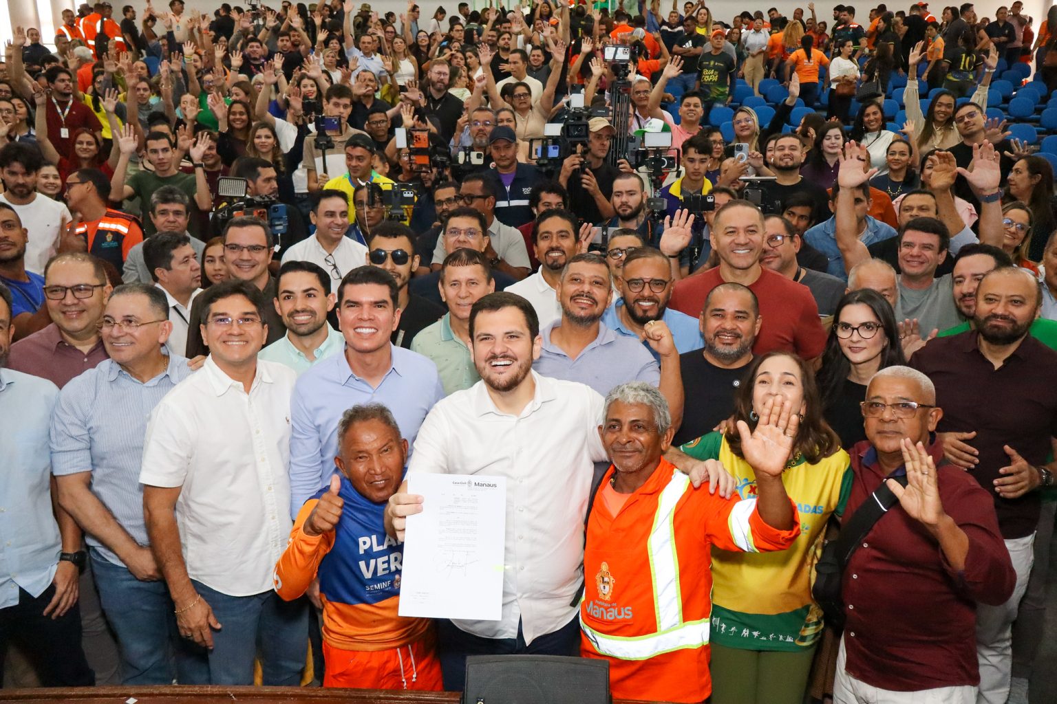 Prefeitura de Manaus sanciona reajuste salarial em manaus e amplia auxílio-alimentação para servidores municipais