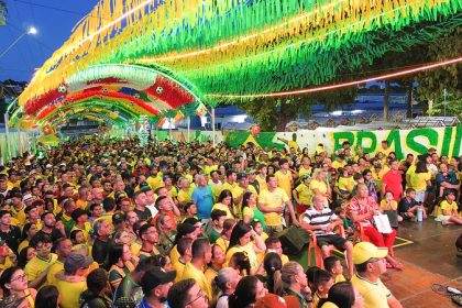 Ruas da Copa em Manaus reúnem centenas de famílias e movimentam comércio nos bairros no sábado 13/6
