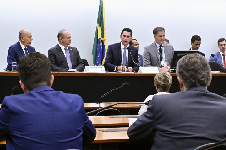 Comissão Mista de Orçamento elege Domingos Neto e terá R$ 31,4 bilhões em créditos para análise em 2026