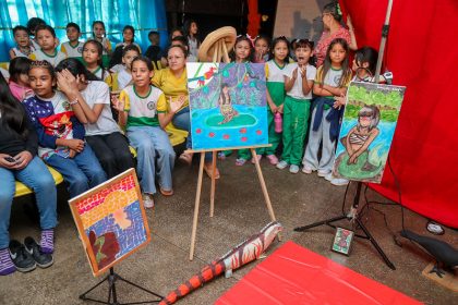 Exposição cultural em Manaus usa reciclagem para promover meio ambiente nas escolas municipais