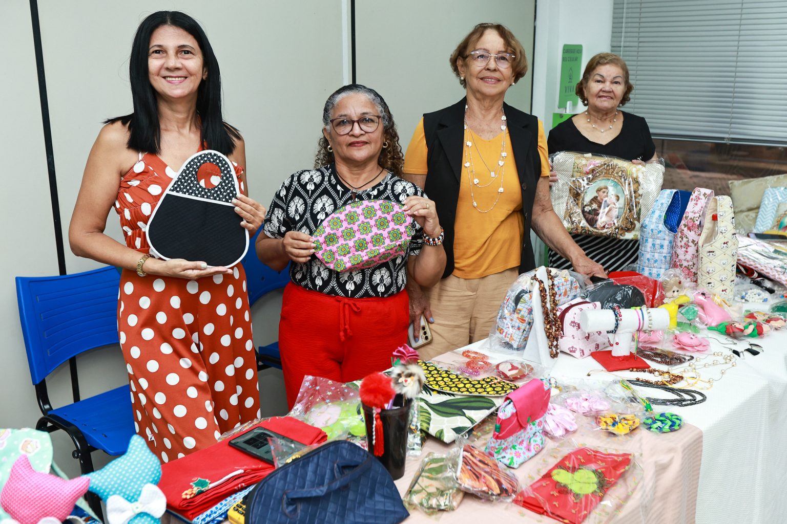 Feirinha da Manausprev reúne aposentados e pensionistas em Manaus e gera renda a partir do artesanato