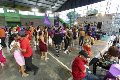 Bolerão da Saudade reúne dezenas de idosos em Manaus com música e convivência no Amadeu Teixeira durante Junho Violeta