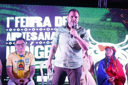 Roberto Cidade destaca fortalecimento do empreendedorismo indígena na abertura da Feira Intercultural em Parintins durante o 59º Festival