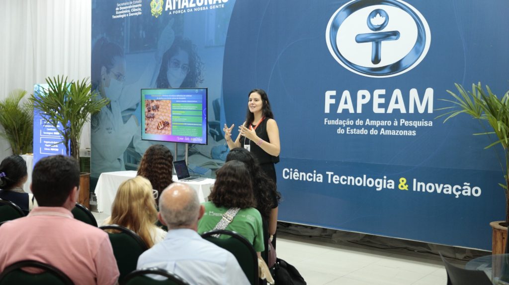 Fapeam apresenta ações de divulgação científica e apoia congresso sobre diversidade microbiana em Manaus