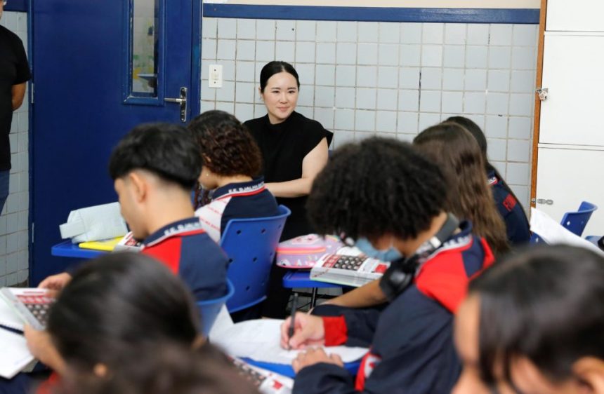 Representante da Fundação Japão visita escolas bilíngues e acompanha ensino da língua japonesa em Manaus em 10/06