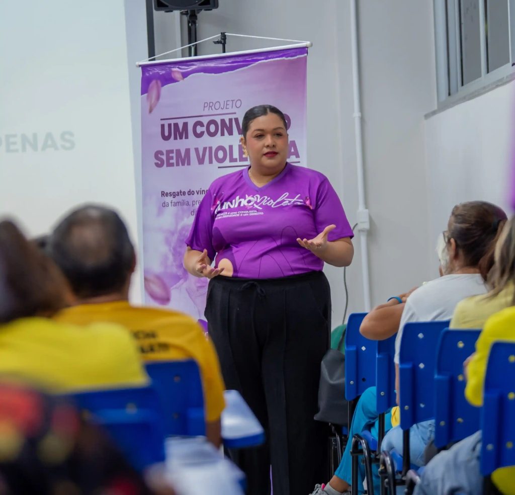 Sejusc realiza palestra do projeto Um Convívio Sem Violência na FUnATI durante Junho Violeta em Manaus