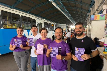 Prefeitura de Manaus realiza ação educativa nos terminais T1 e T2 para enfrentar violência contra a pessoa idosa durante Junho Violeta