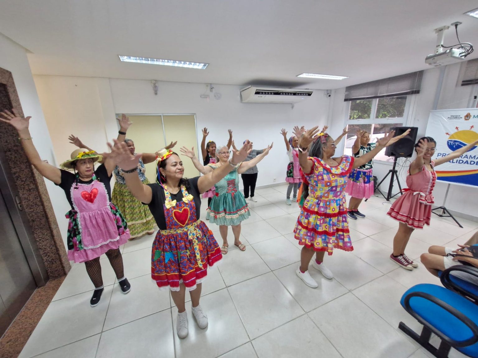 Programa Vitalidade da Manausprev encerra cursos de ritmos e artesanato em feltro com 47 participantes