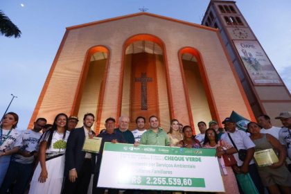 Governo do Amazonas entrega R$ 2.255.539,60 pelo Projeto Floresta+ Amazônia a 282 produtores em Parintins