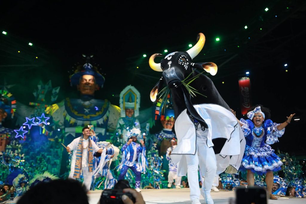 Boi Caprichoso abre primeira noite do Festival de Parintins exaltando memórias e raízes do povo de Parintins