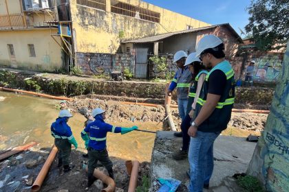Ageman vistoria obras de esgotamento sanitário no beco São Vicente e amplia cobertura de saneamento em Manaus