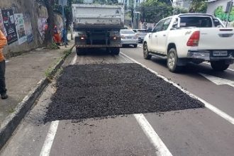 Recuperação asfáltica na avenida Jornalista Umberto Calderaro Filho é concluída pela Prefeitura de Manaus