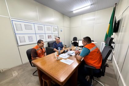 Defesa Civil e UEA iniciam instalação de sensor para monitorar a qualidade do ar em Manaus durante estiagem