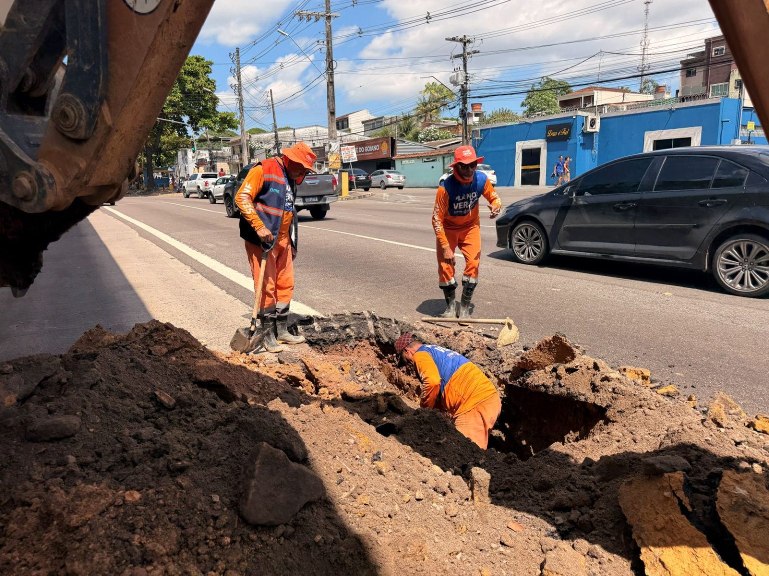 Prefeitura de Manaus inicia recuperação da rede de drenagem na avenida Torquato Tapajós para preservar a integridade da galeria e a mobilidade