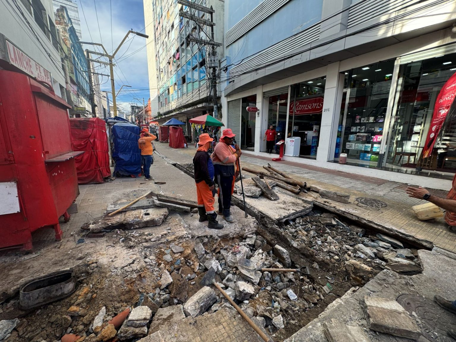 Prefeitura de Manaus inicia recuperação da infraestrutura no Centro Histórico após obra irregular