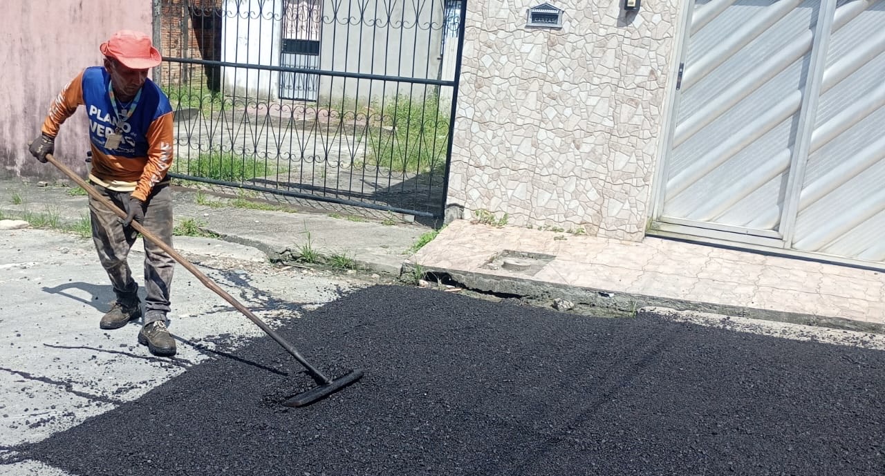 Prefeitura de Manaus realiza manutenção asfáltica na rua Angélica Doce e amplia recuperação viária na zona Norte