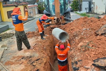 Recuperação da rede de drenagem profunda em Manaus substitui 25 tubos na rua Coronel Silvino Cavalcante