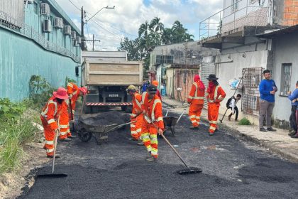 Prefeitura de Manaus realiza manutenção asfáltica na rua Serra do Rio Negro em 16/6 para recuperar via e melhorar tráfego